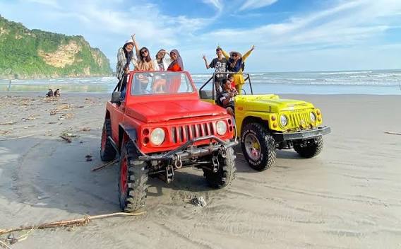 Bukan Gurun, Bukan Pula Pantai Biasa : Pesona Gumuk Pasir Parangkusumo Jeep Parangtritis