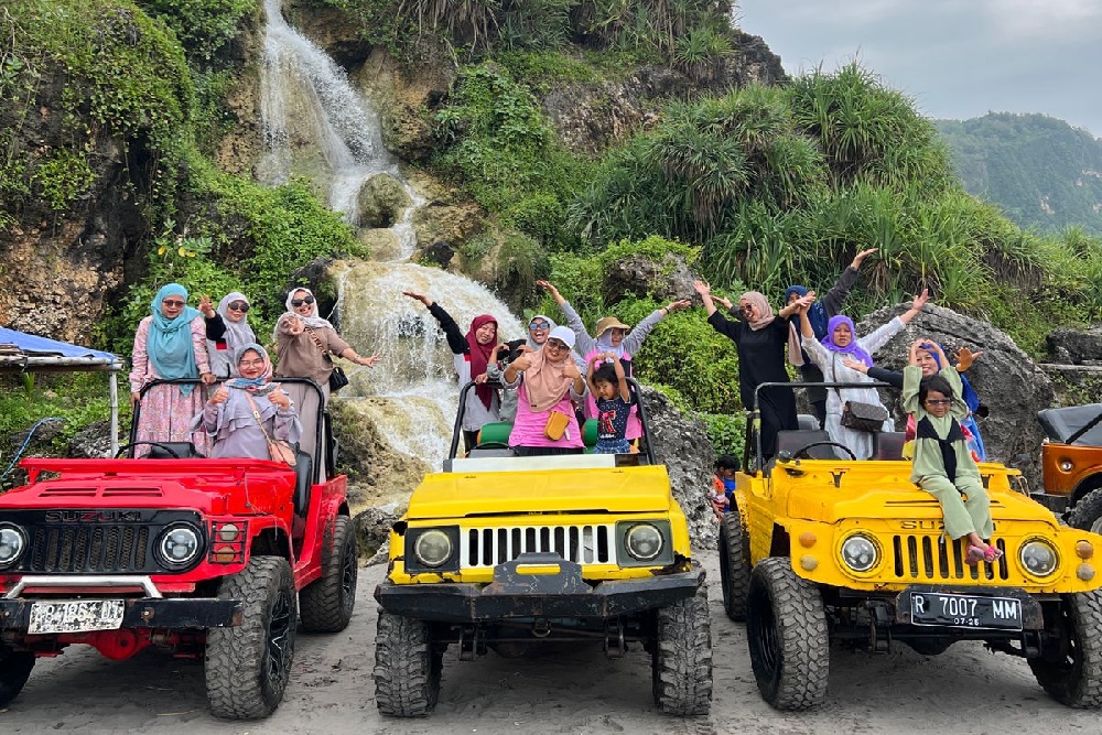 Wisata Jeep Parangkusumo